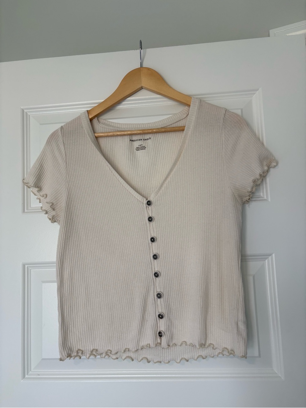American Eagle Ivory Ribbed V-Neck Sleeve Crop Top Size L Normcore